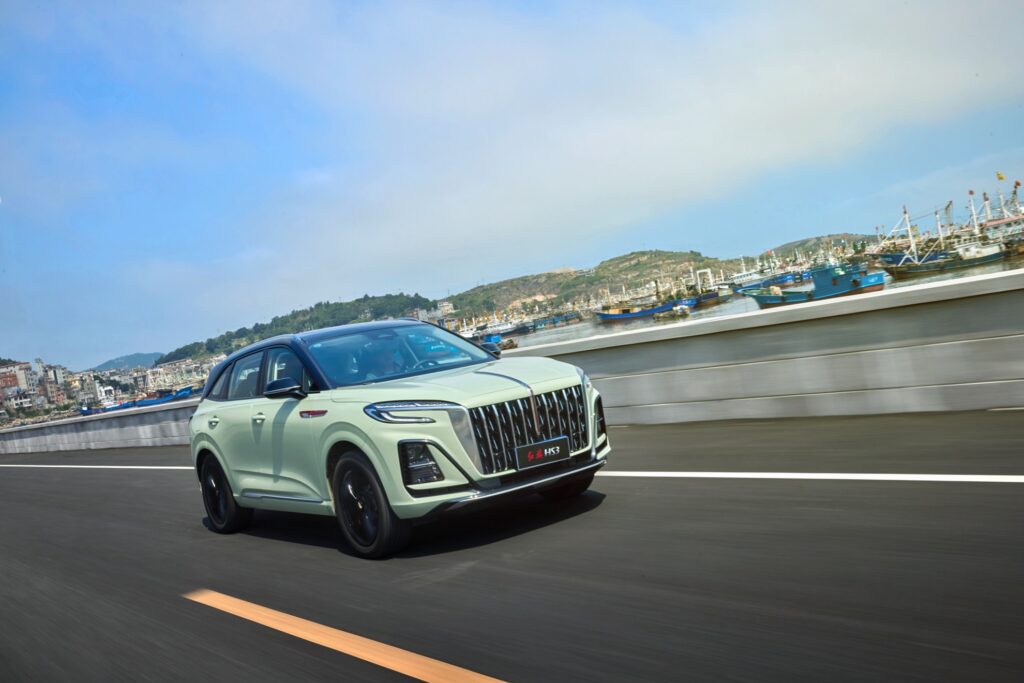 红旗进击混动赛道,hs3/hs7 phev双子车型异军突起