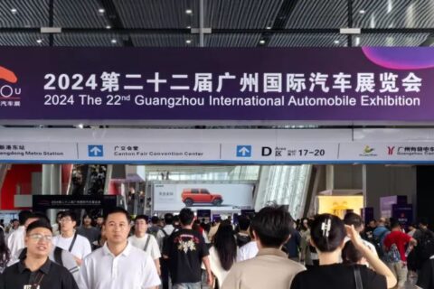 热闹的收官战役，明年能剩几家车企？丨“油车”不死