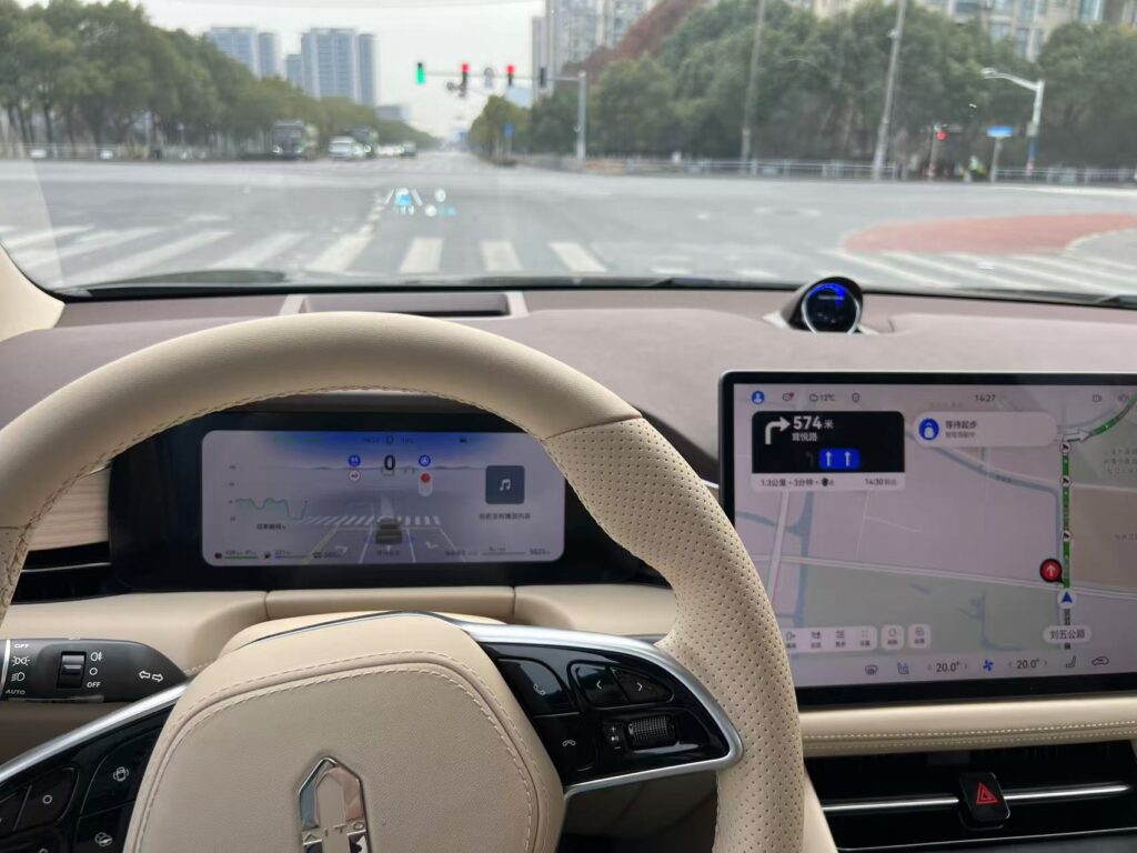 问界智驾体验上海站,ads3.0高阶智驾“车位到车位”